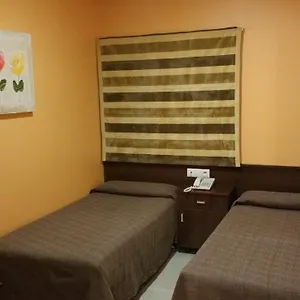 https://hotel-leon.es-andalucia.com
